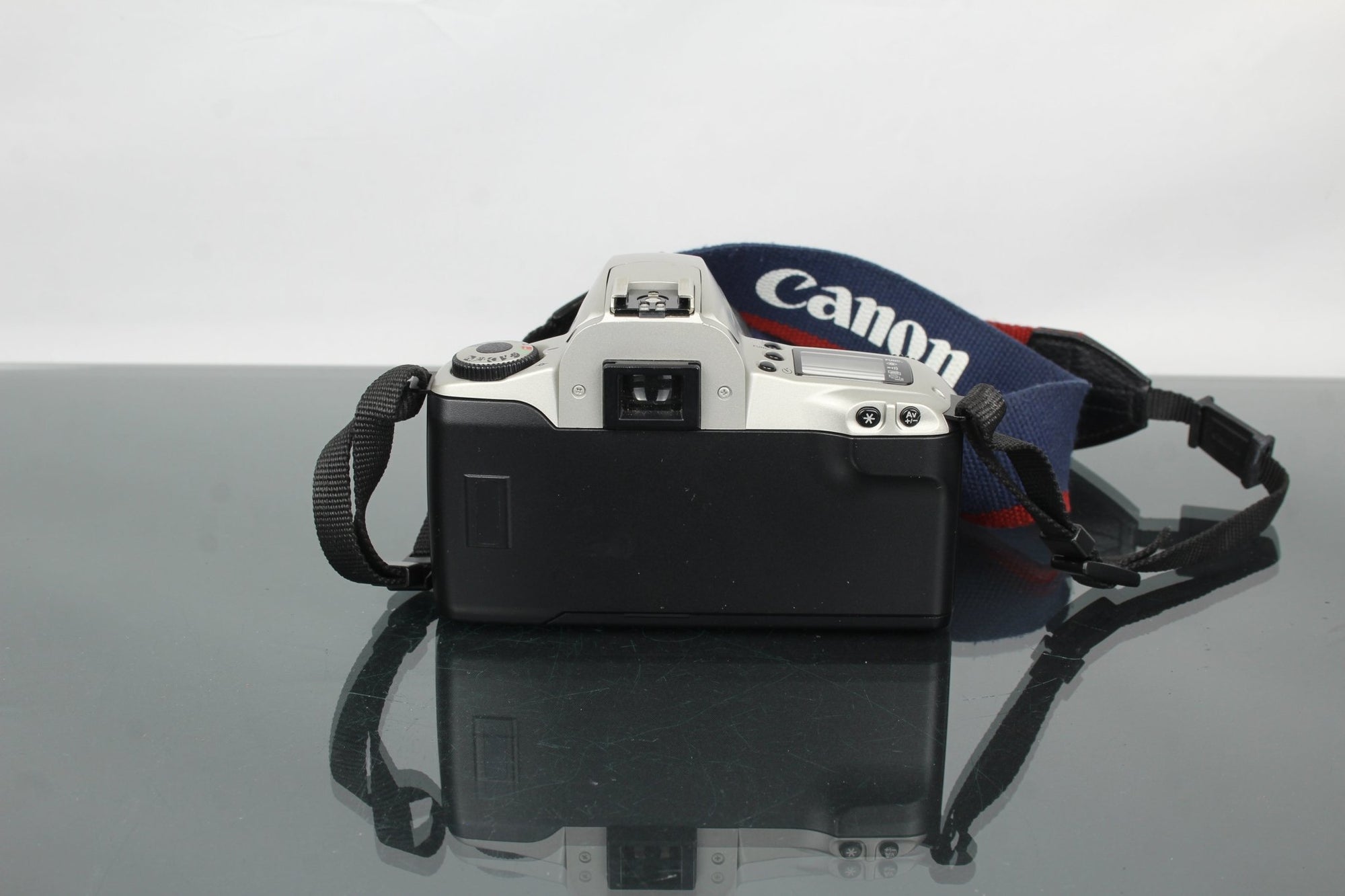 Canon EOS 300 + Canon EF 28 - 80mm 1:3.5 - 5.6 lens - Dutch|Thrift