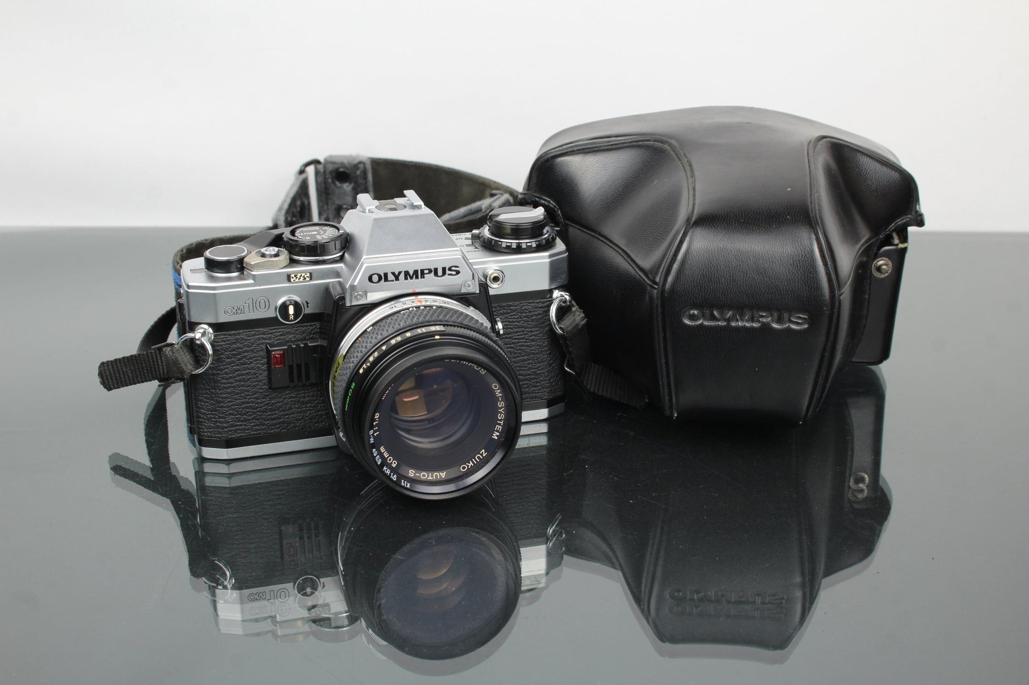 Olympus OM 10 + 50mm 1:1.8 Olympus lens - Dutch|Thrift