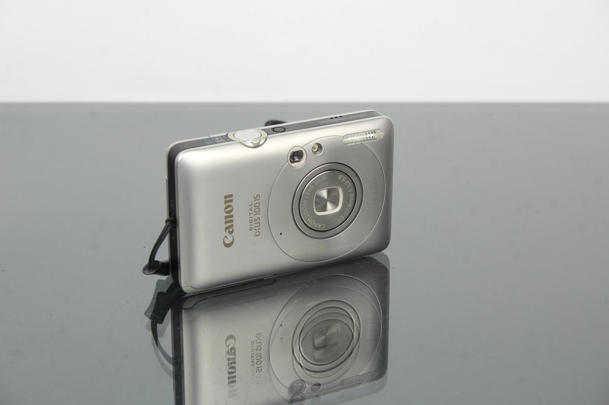 Canon IXUS 100 è