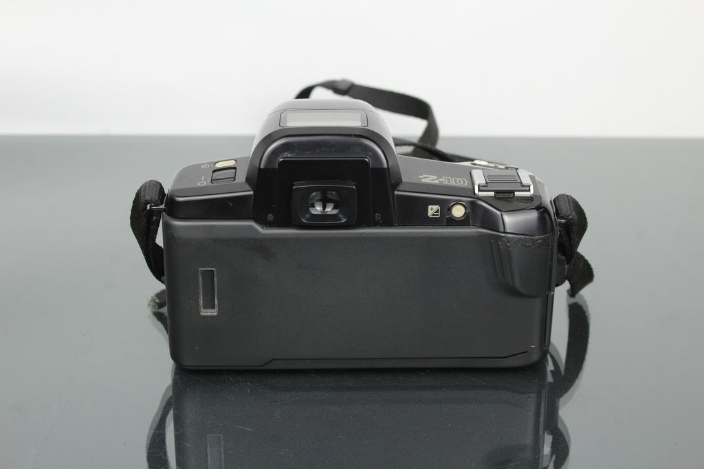 Pentax Z-10 + obiettivo 1:4-5.6 35-80mm