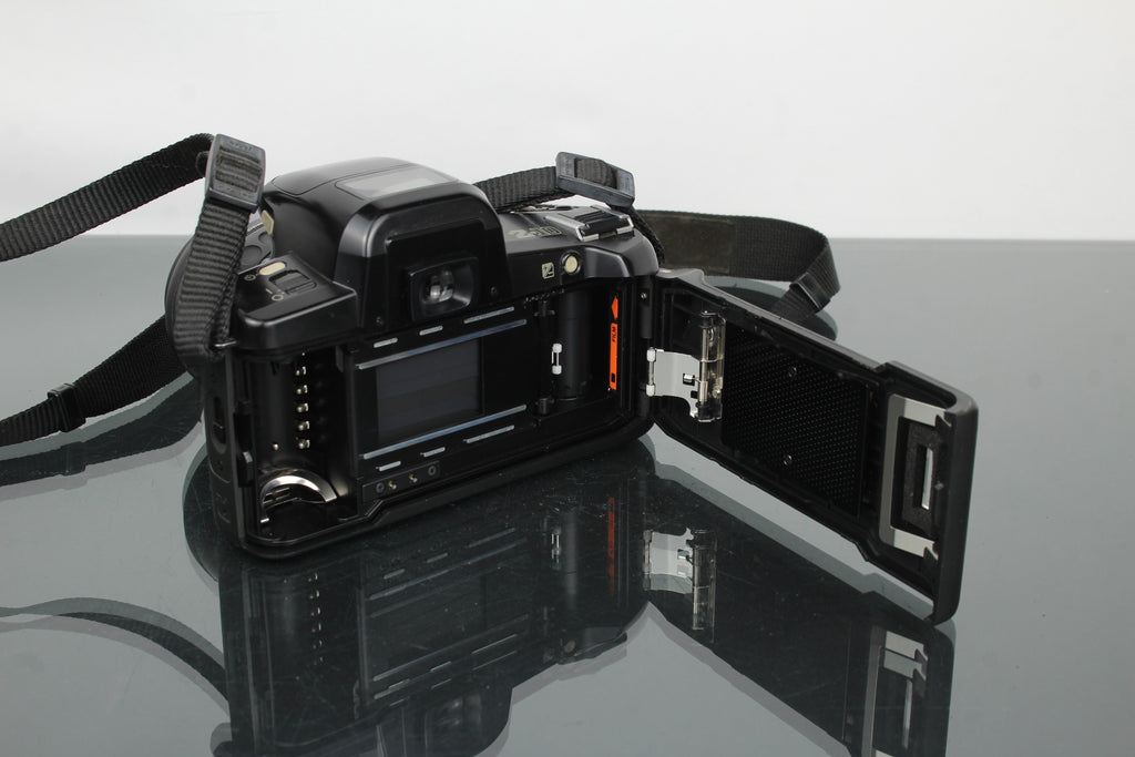 Pentax Z-10 + obiettivo 1:4-5.6 35-80mm