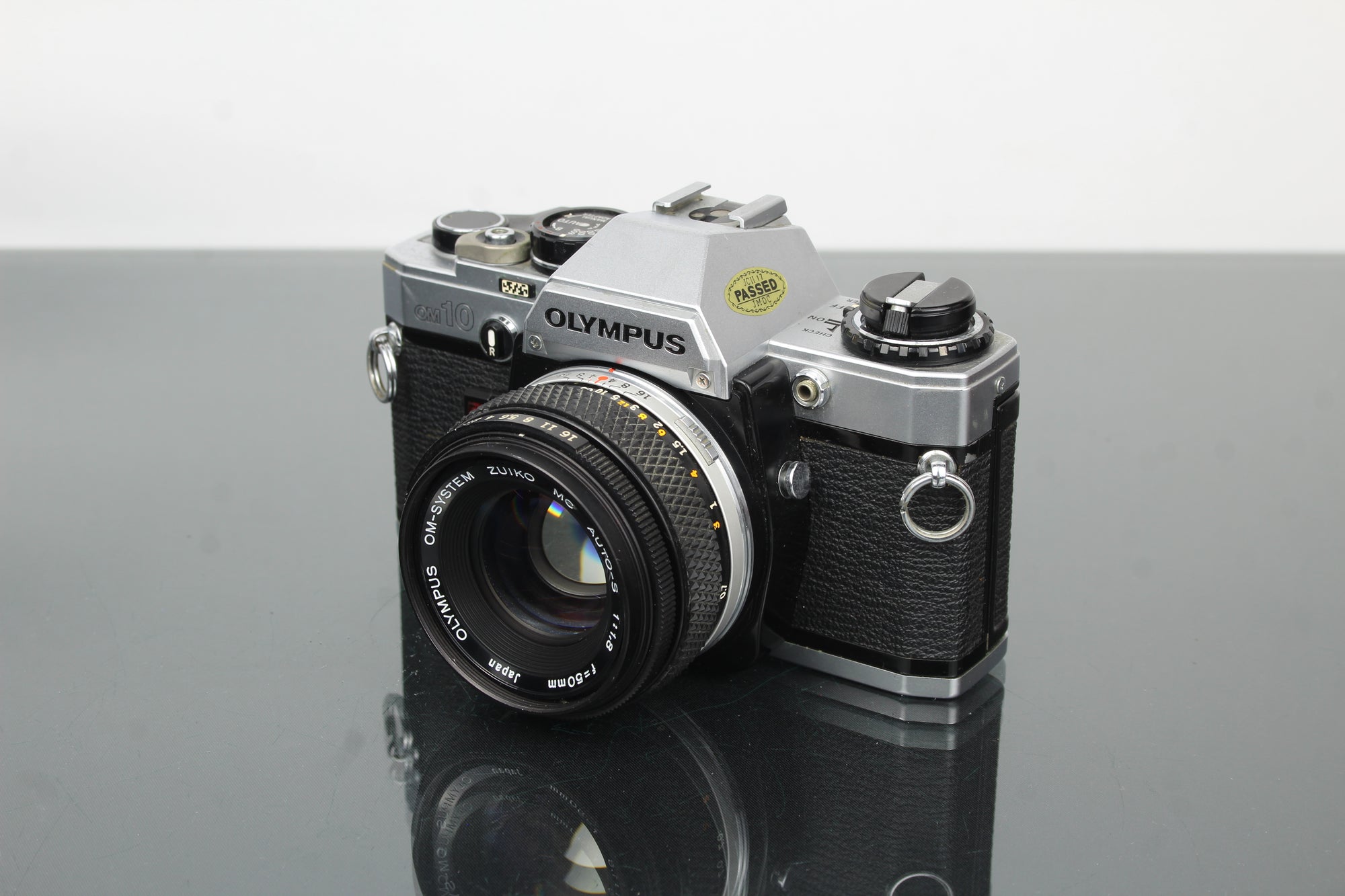 Olympus OM10 + obiettivo Olympus 1:1.8 50mm