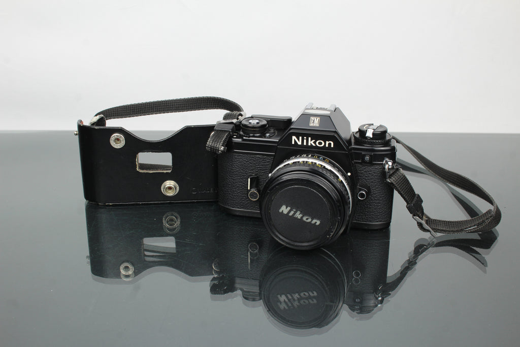 Nikon EM + obiettivo 50mm 1:1.8 Series E