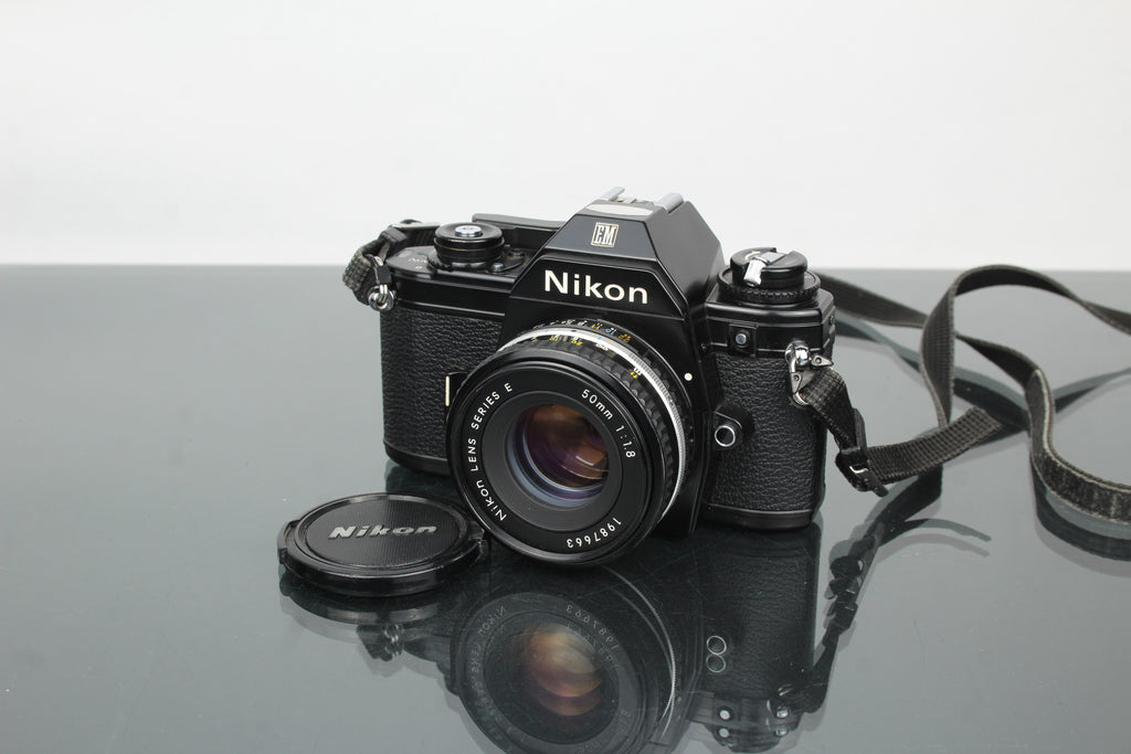 Nikon EM + obiettivo 50mm 1:1.8 Series E