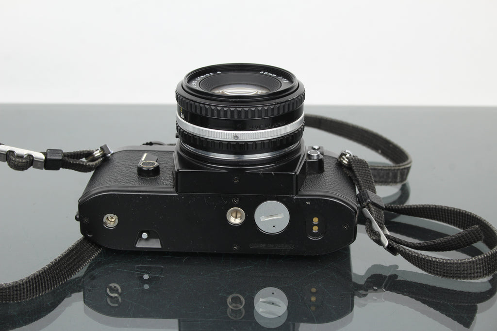 Nikon EM + obiettivo 50mm 1:1.8 Series E