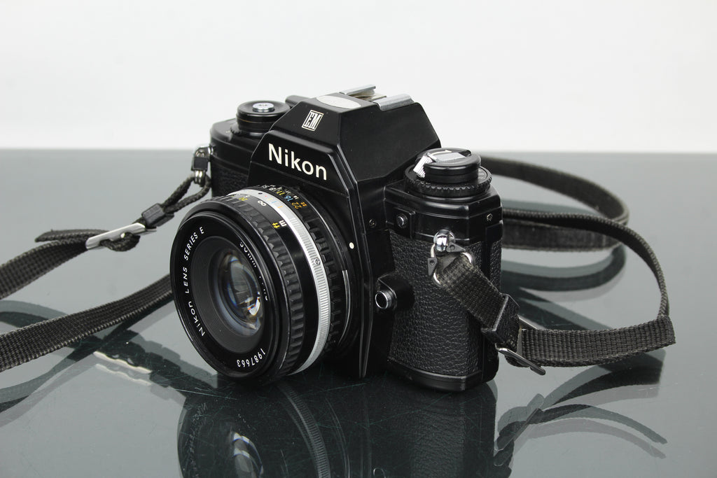 Nikon EM + obiettivo 50mm 1:1.8 Series E