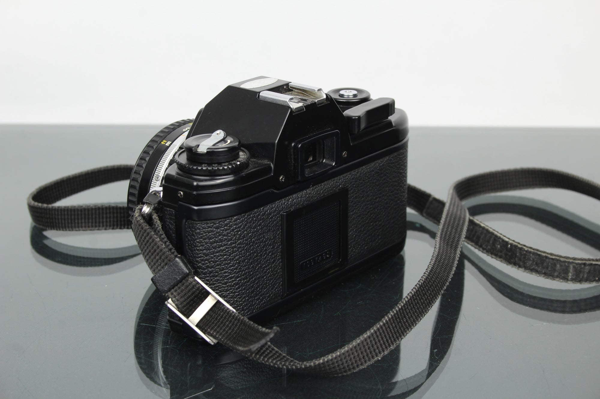 Nikon EM + obiettivo 50mm 1:1.8 Series E