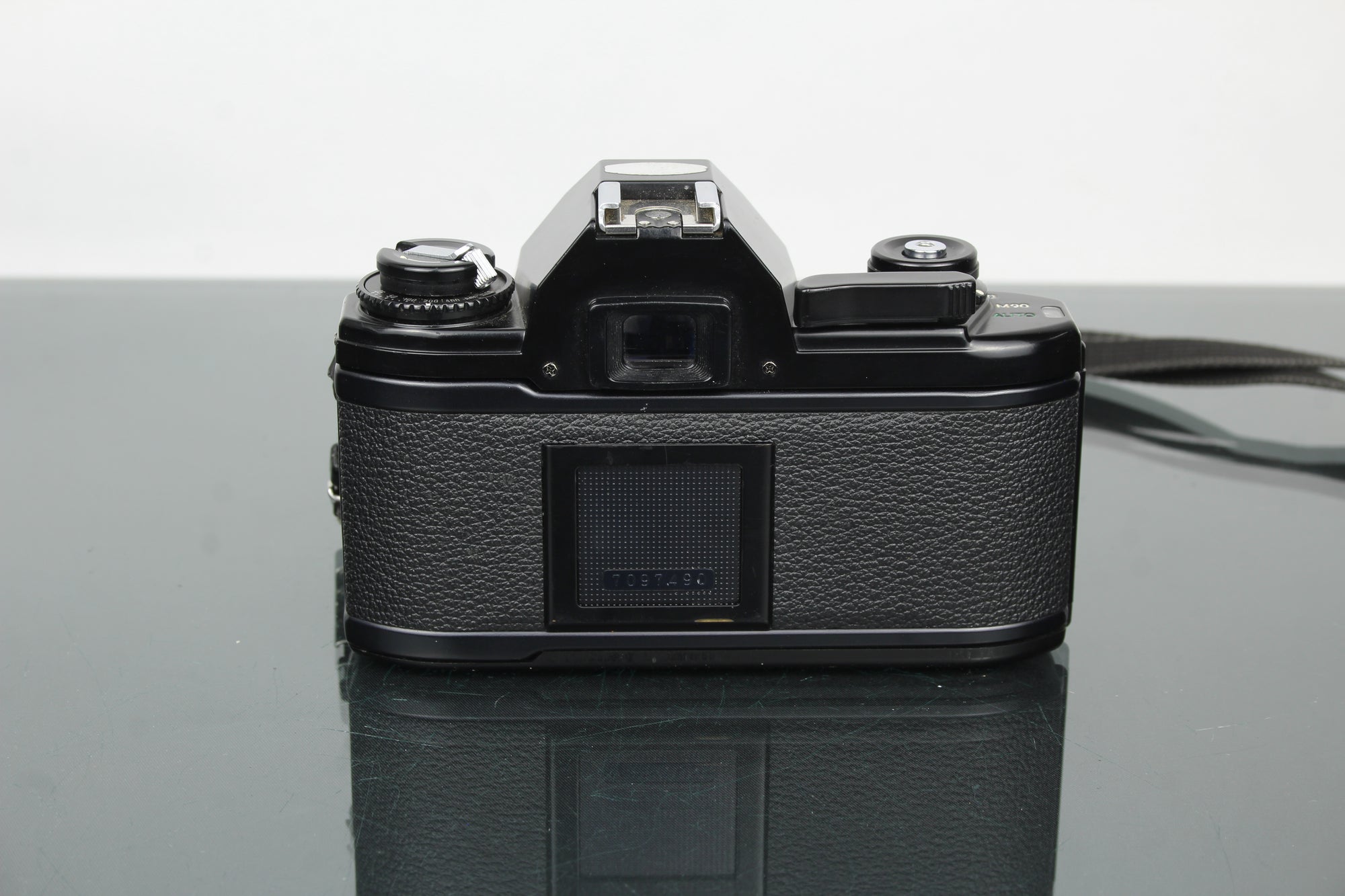 Nikon EM + obiettivo 50mm 1:1.8 Series E
