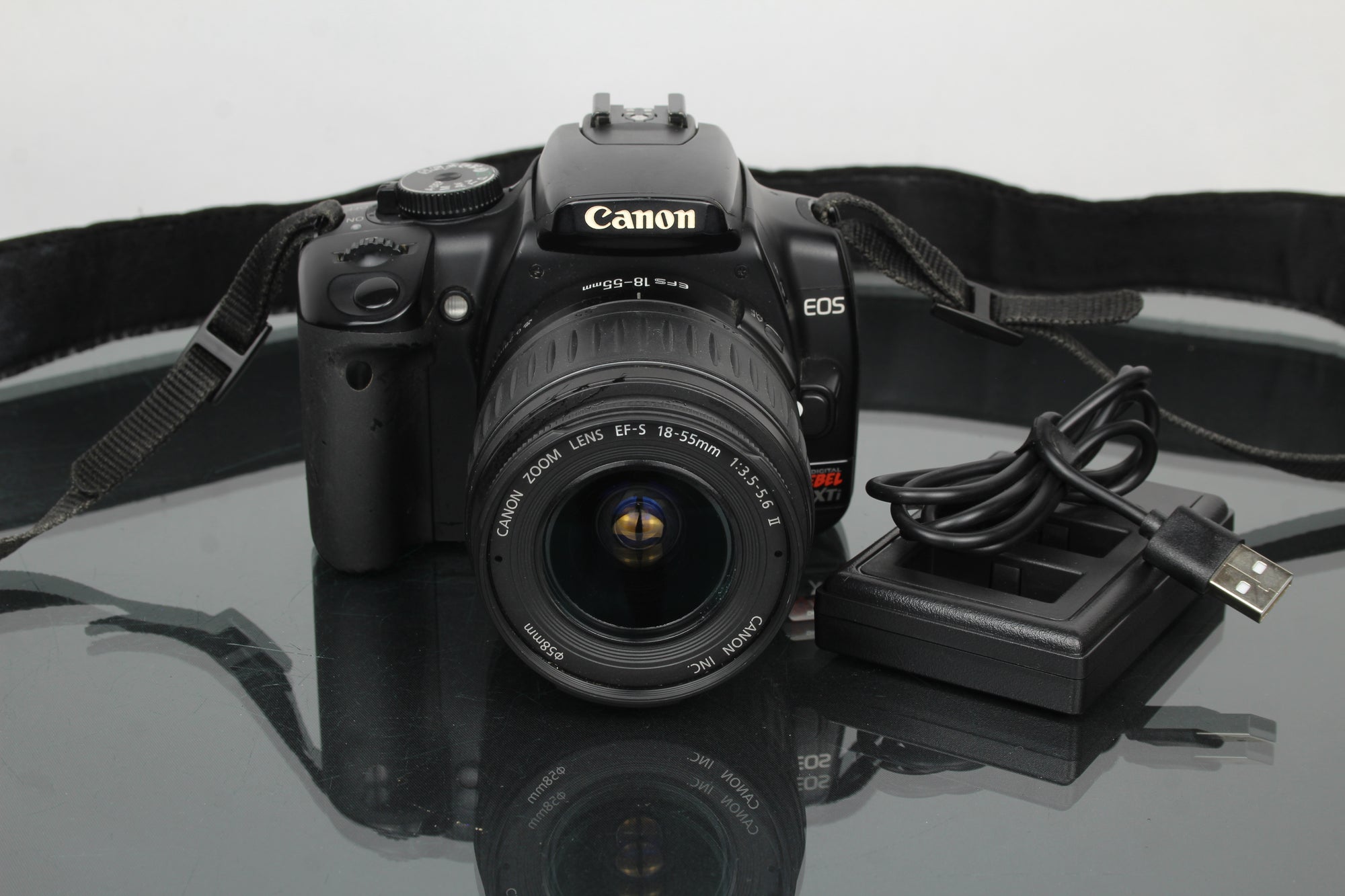 Canon EOS Rebel XTI + obiettivo Canon EF-S 18-55mm 1:3.5-5.6