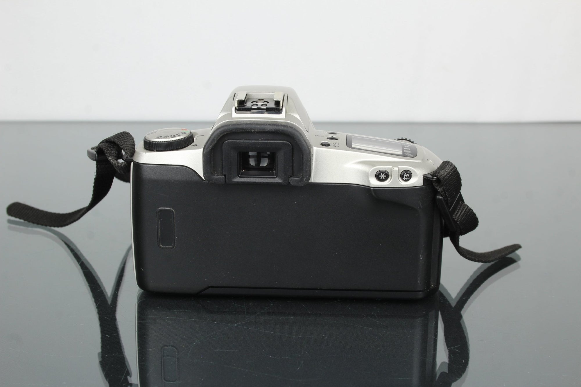 Canon EOS 500n - Dutch|Thrift