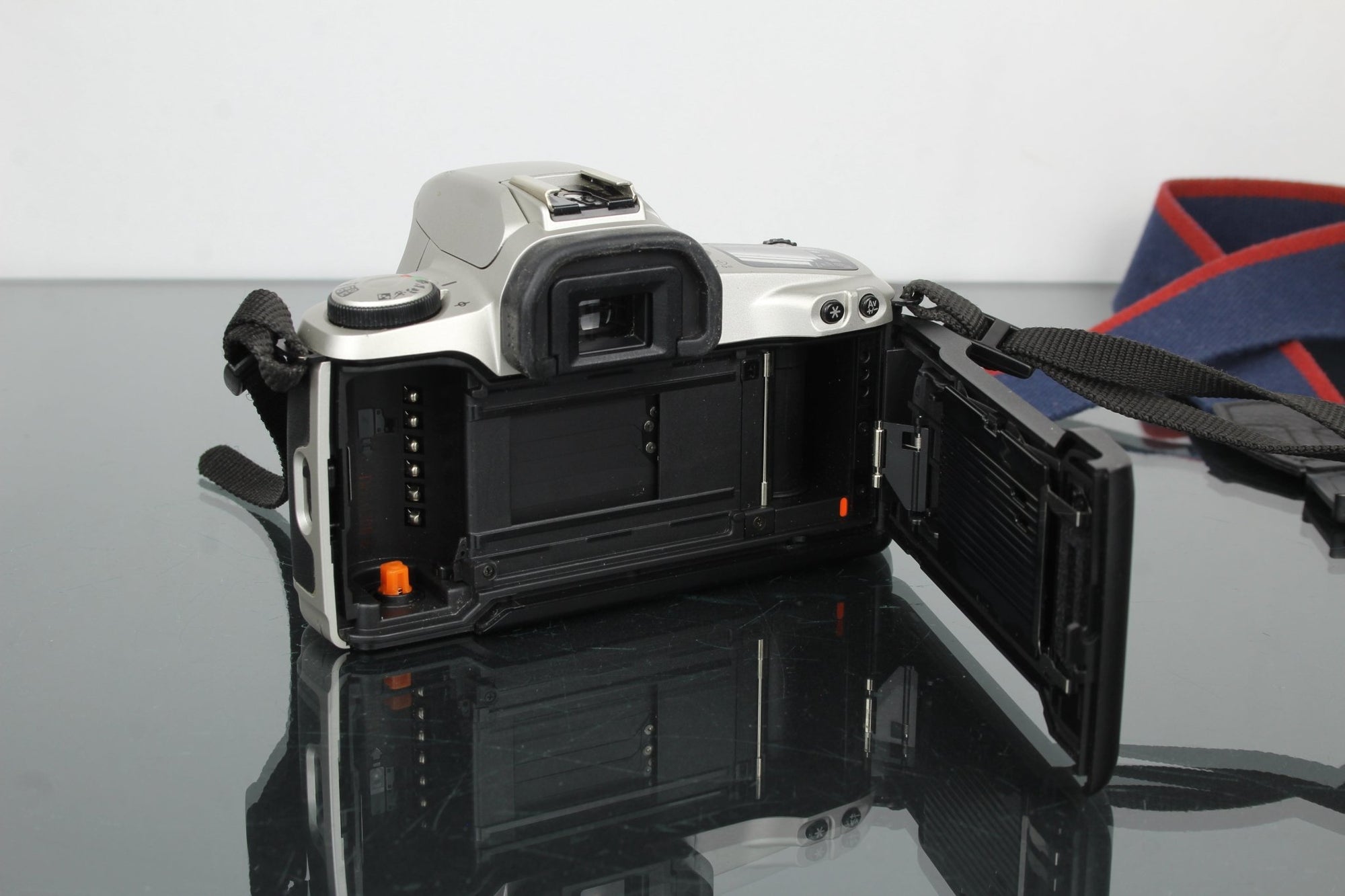 Canon EOS 500n - Dutch|Thrift