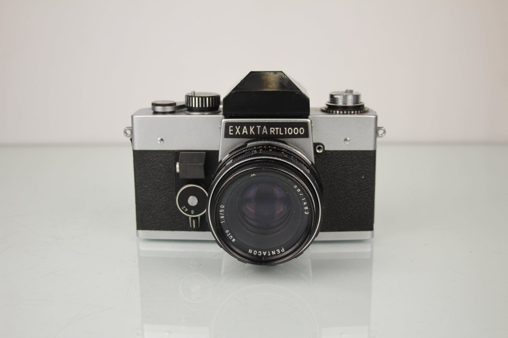 Exakta RTL 1000 + Pentacon Auto 1.8/50 - Dutch|Thrift