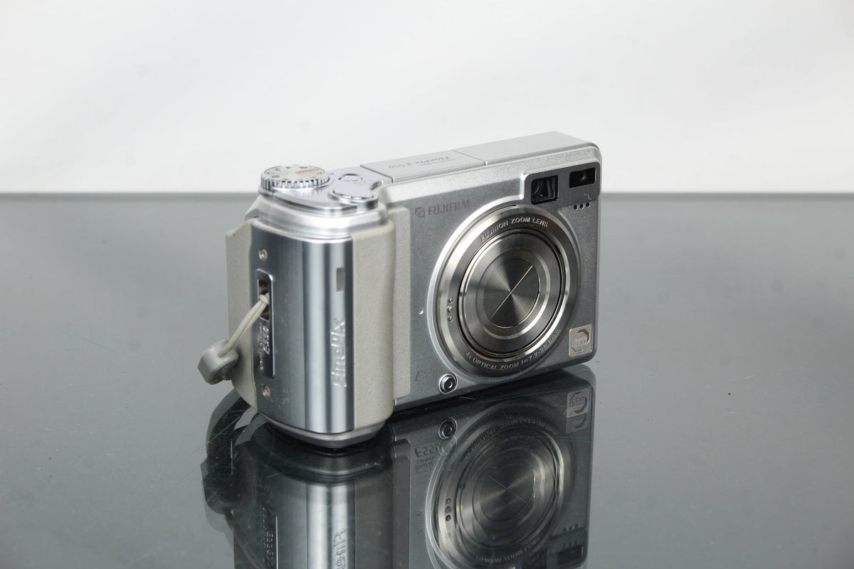 Fujifilm FinePix E550 - Dutch|Thrift