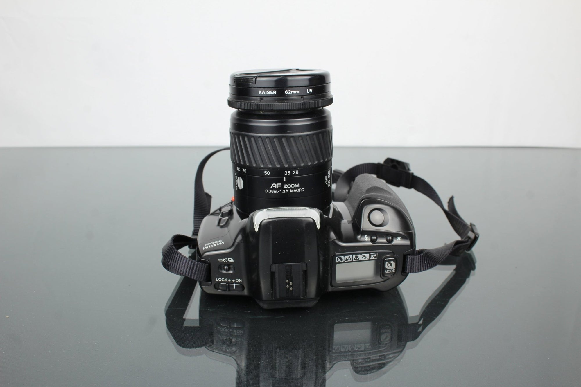 Minolta Maxxum 300si + Minolta AF Zoom 28 - 80mm - Dutch|Thrift