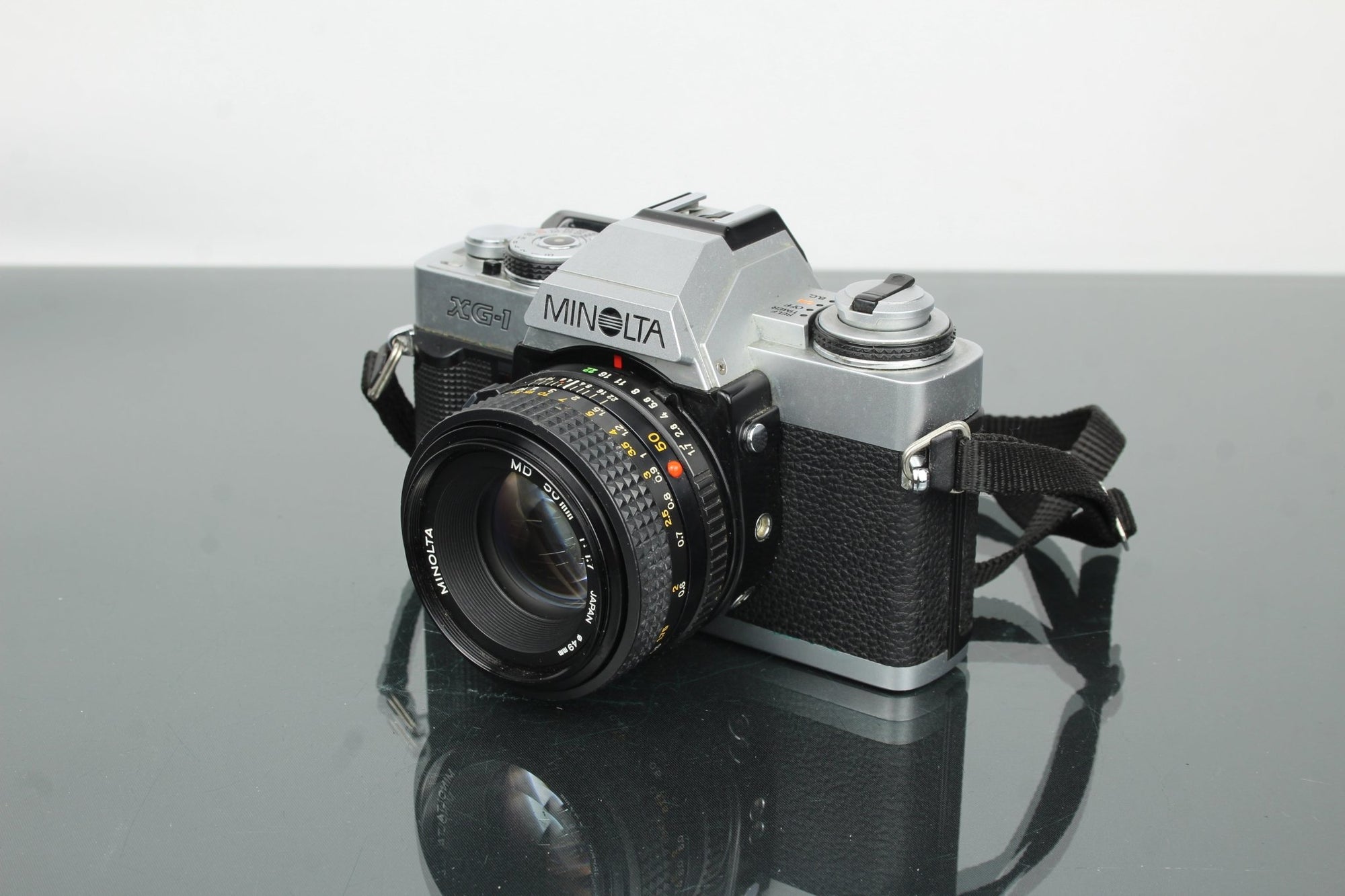 Minolta XG - 1 + MD 50mm 1:1.7 - Dutch|Thrift