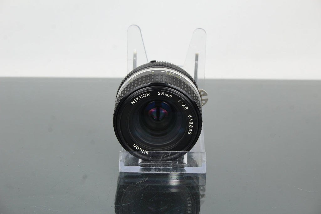 Nikkor 28mm 1:2.8 Nikon F mount - Dutch|Thrift