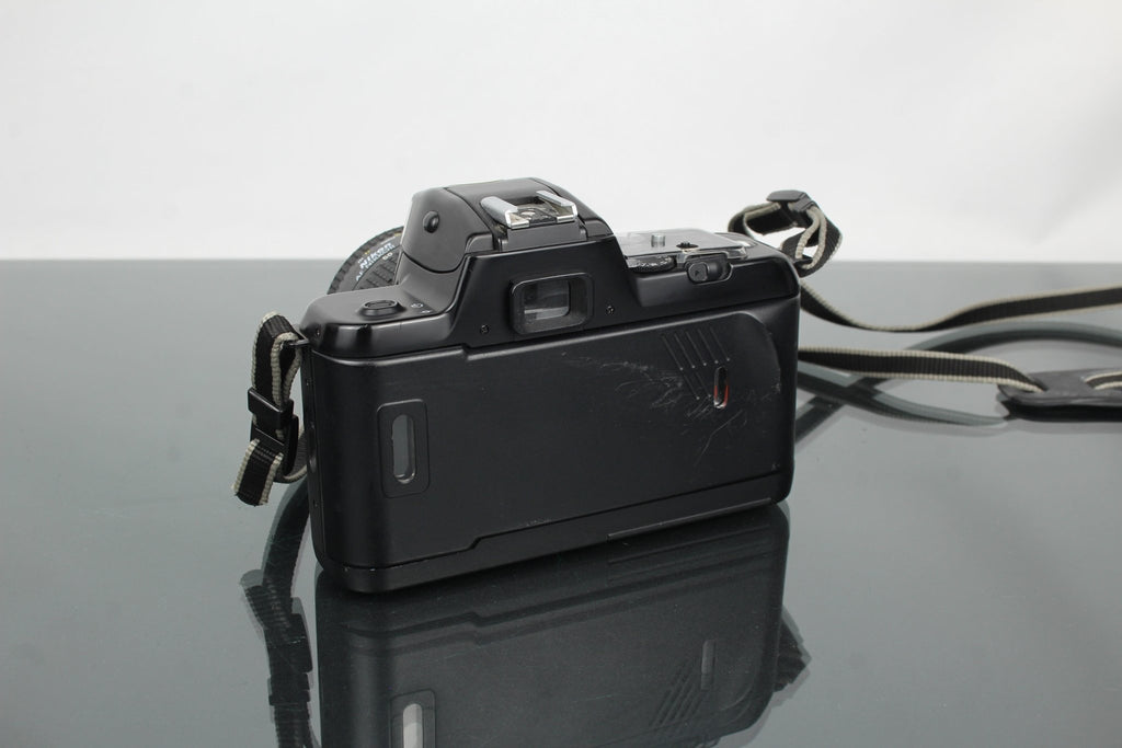 Nikon AF F - 401S + 35 - 70mm 1:3.3 - 4.5 Nikon F - mount lens - Dutch|Thrift