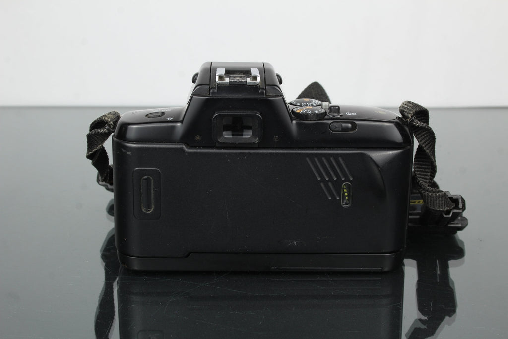 Nikon F - 401x - Dutch|Thrift
