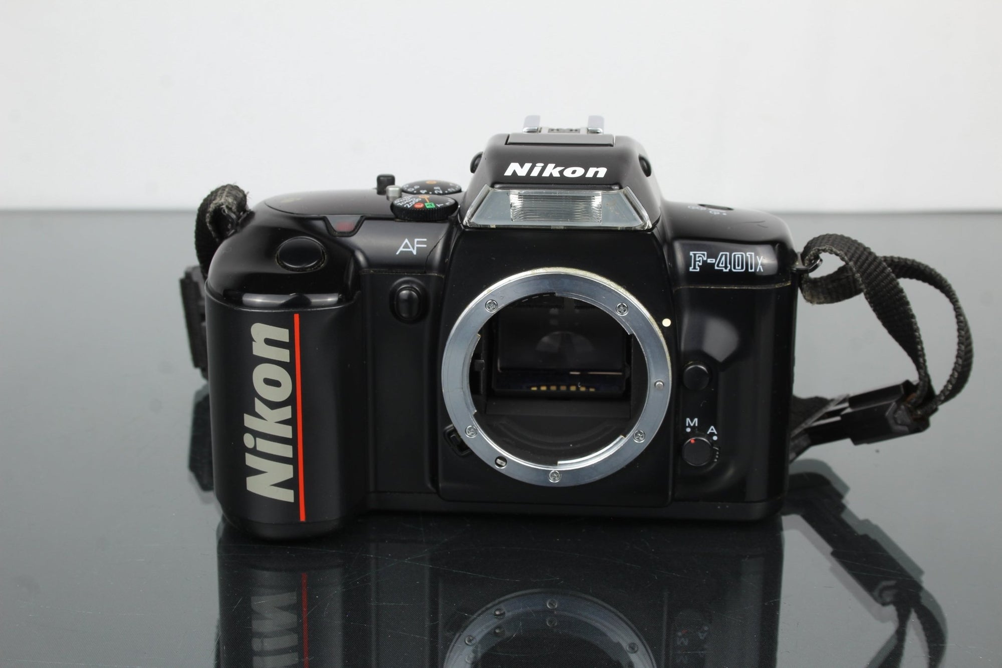 Nikon F - 401x - Dutch|Thrift