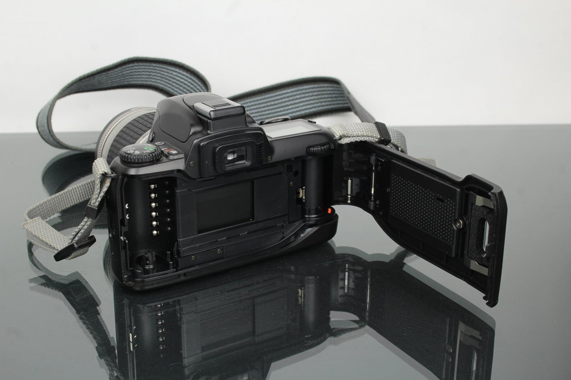 Nikon F65 + Nikon AF Nikkor 28 - 80mm 1:3.3 - 5.6G - Dutch|Thrift