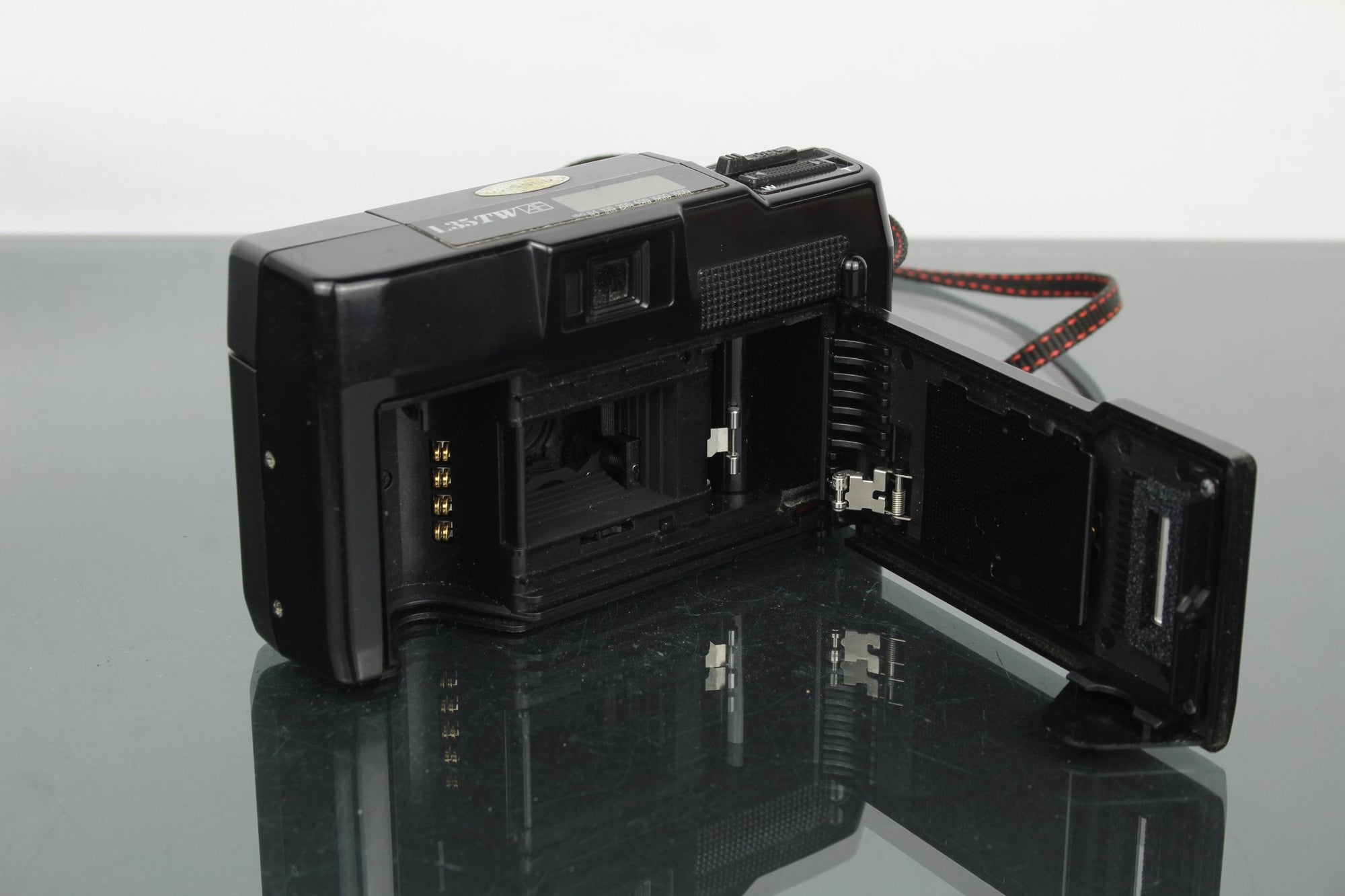 Nikon L35 TW af - Dutch|Thrift