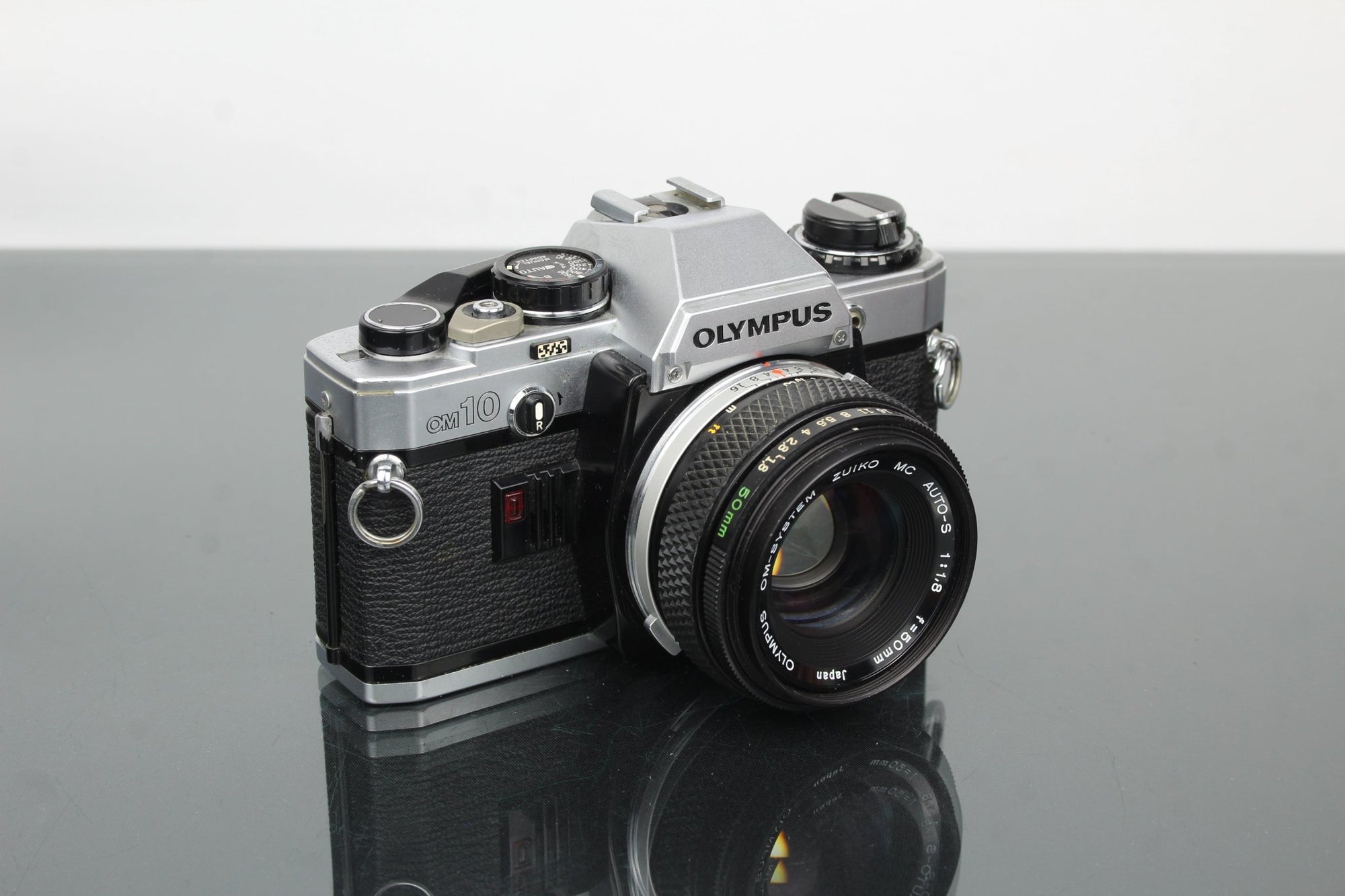 Olympus OM10 + Olympus 1:1.8 50mm lens - Dutch|Thrift