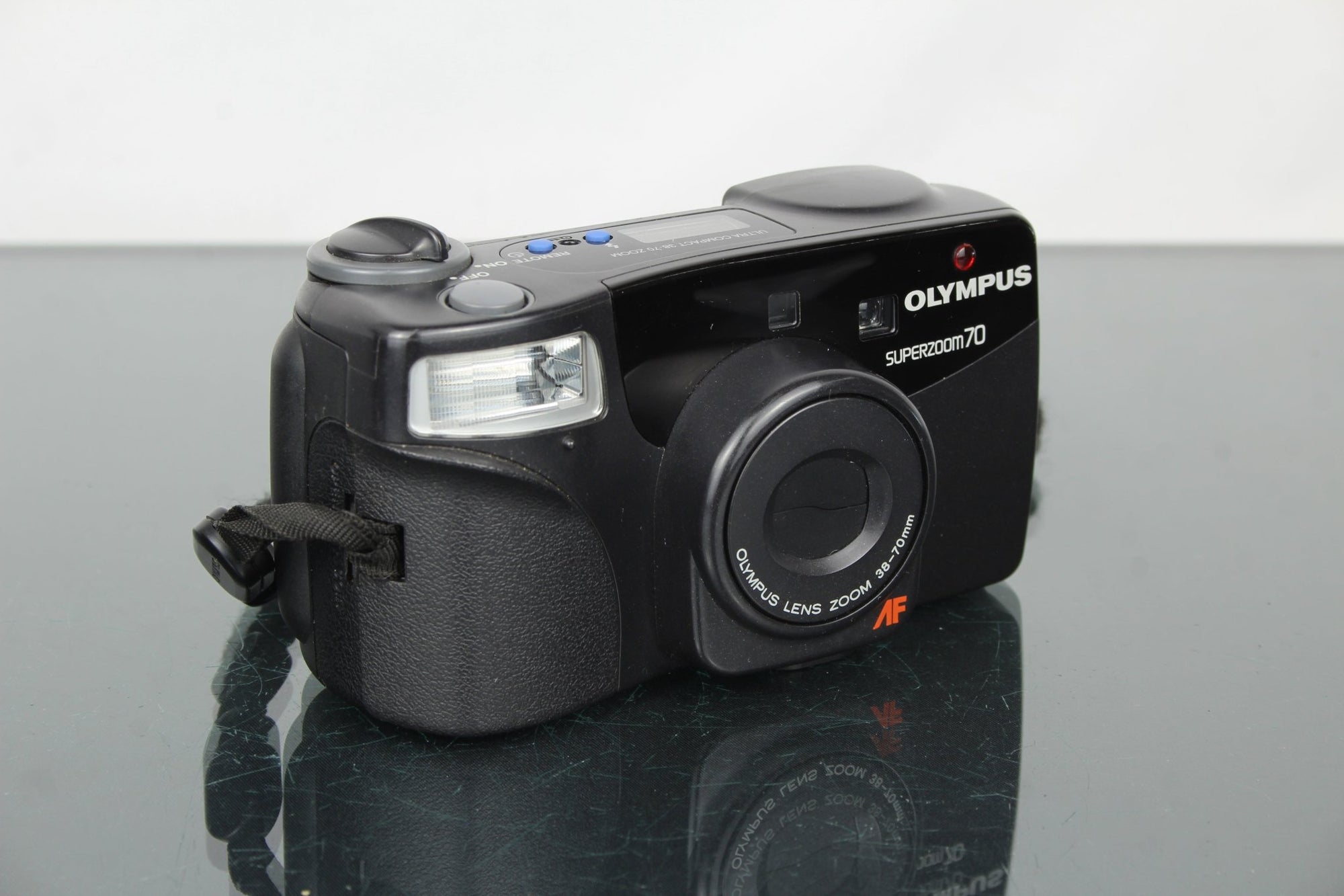 Olympus Superzoom 70 - Dutch|Thrift