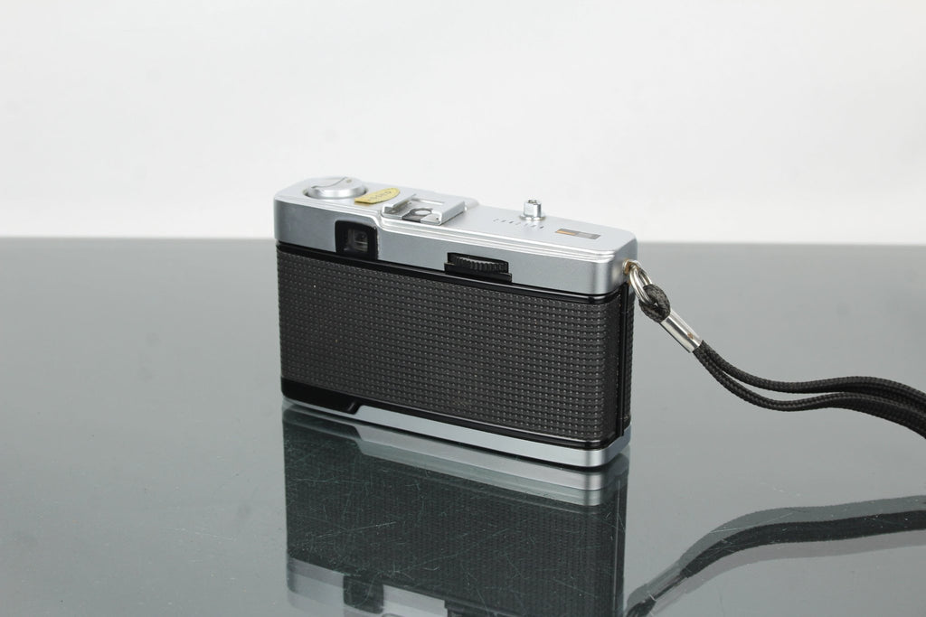 Olympus Trip 35 - Dutch|Thrift