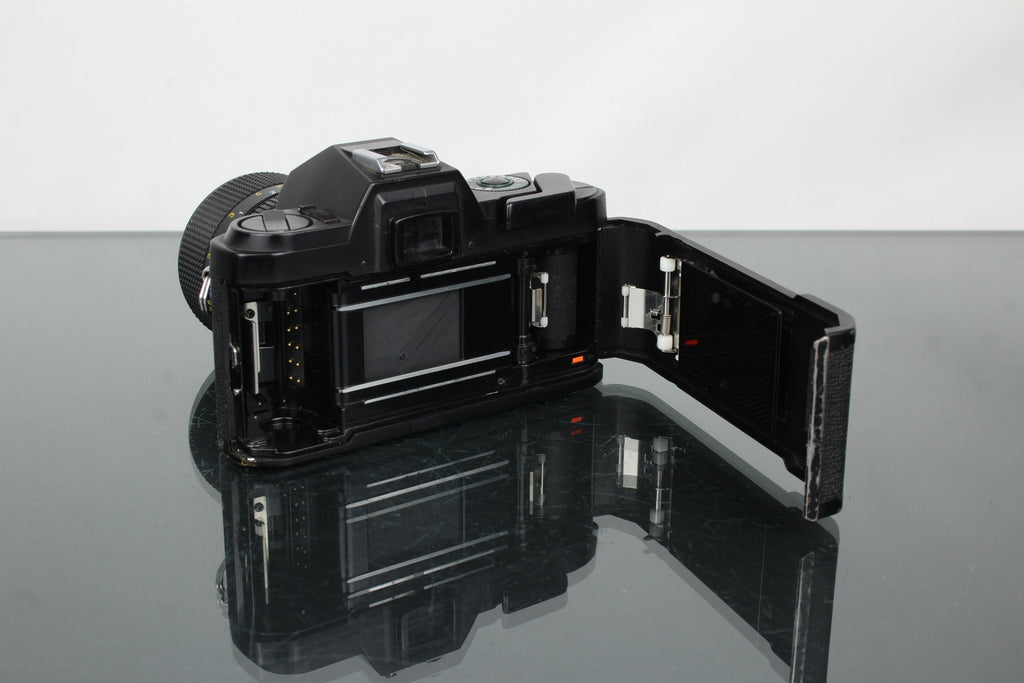 Pentax P30 + Exakta 25 - 70mm 1:3.5 - 4.8 lens - Dutch|Thrift
