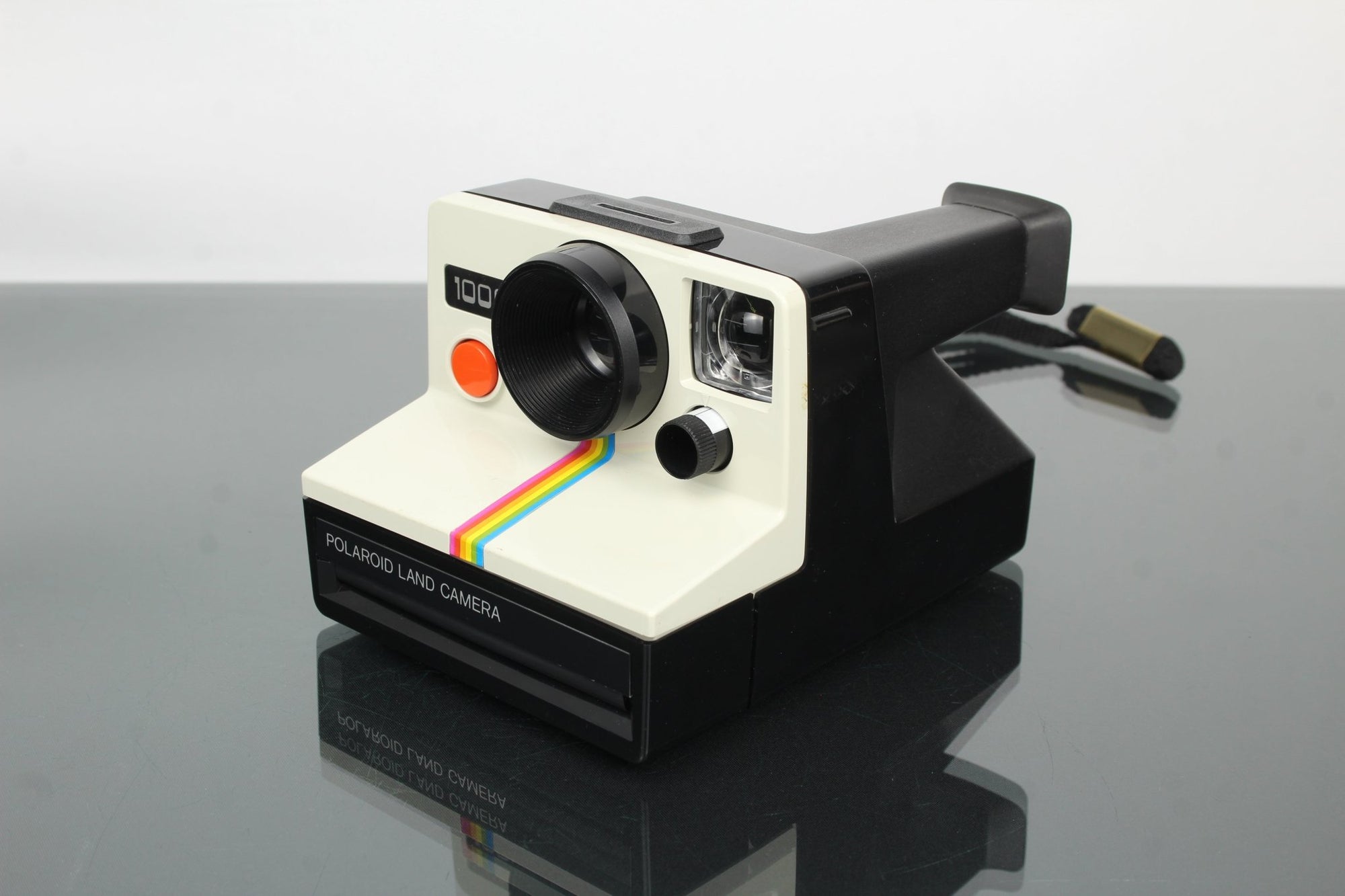 Polaroid 1000 Land Camera - Dutch|Thrift