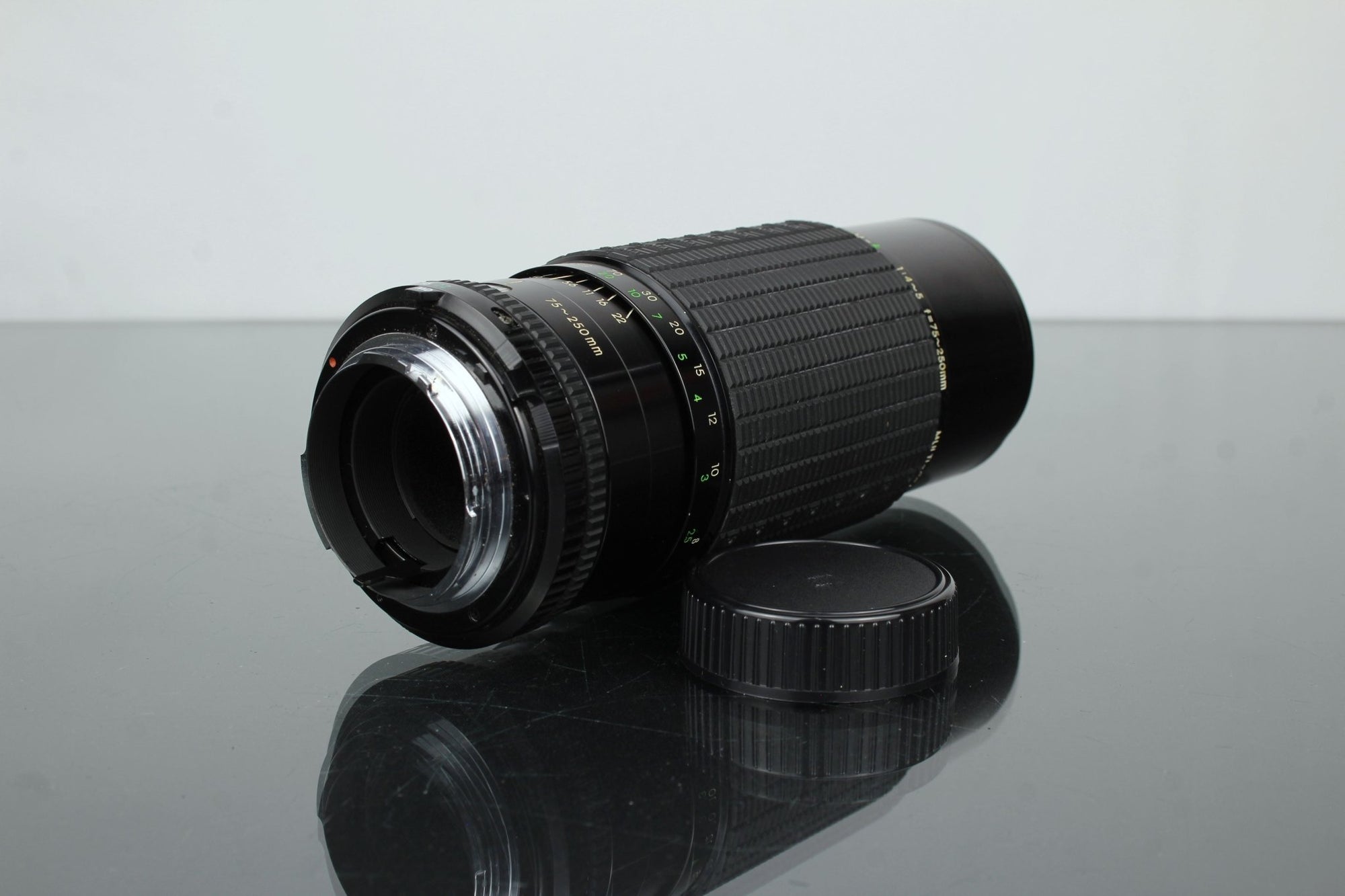 Sigma Zoom 14 - 5 f=75 - 250mm Minolta MD Mount - Dutch|Thrift