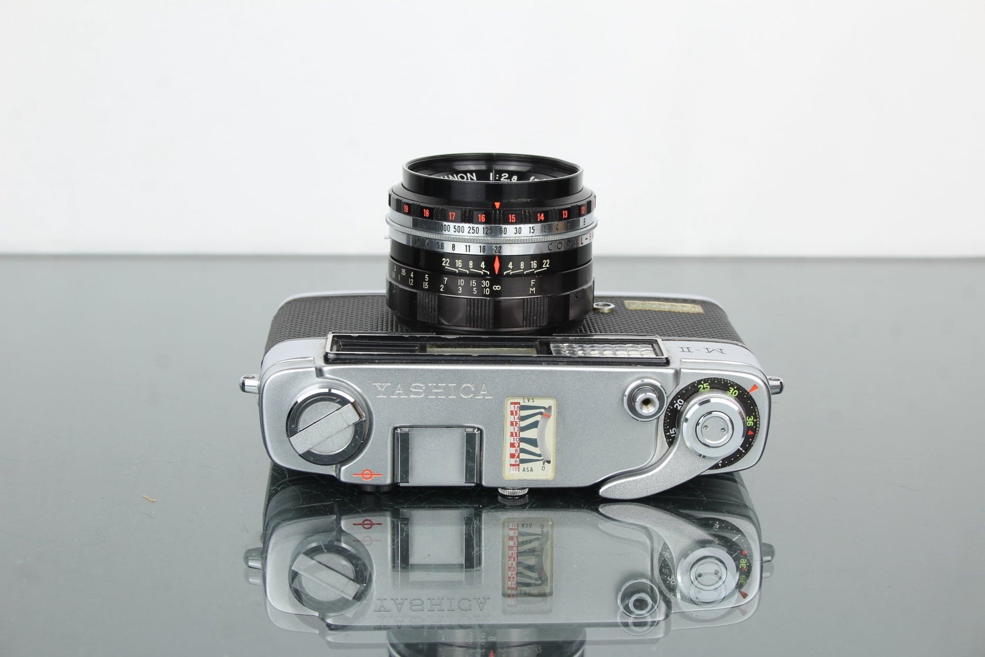 Yashica M - II + Yashinon 1:2.8 f=4.5cm - Dutch|Thrift