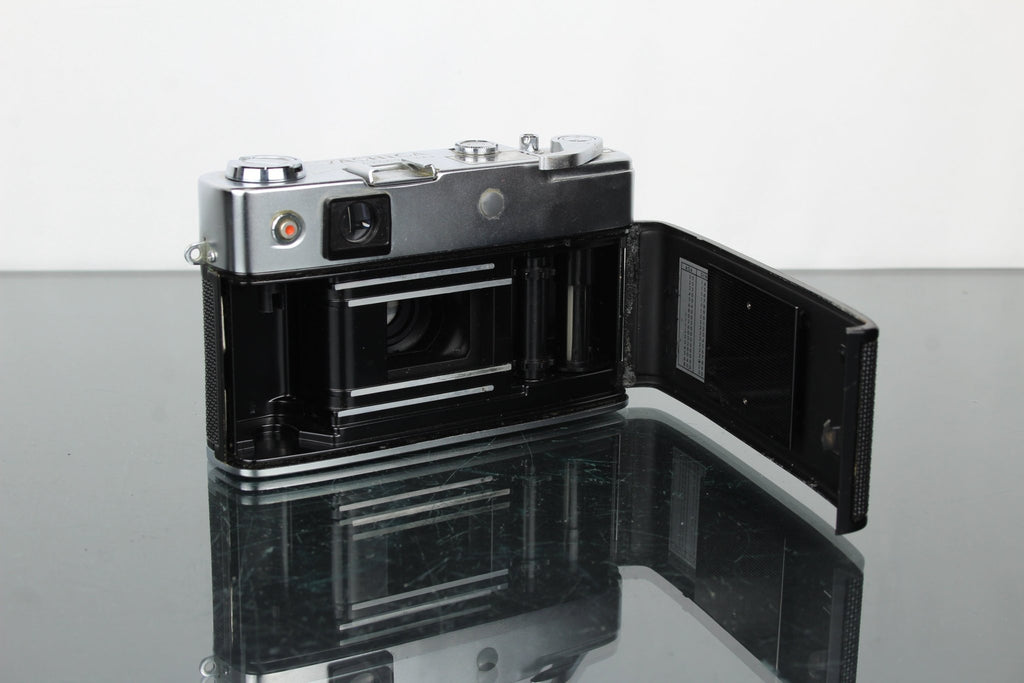 Yashica Minister - D - Dutch|Thrift