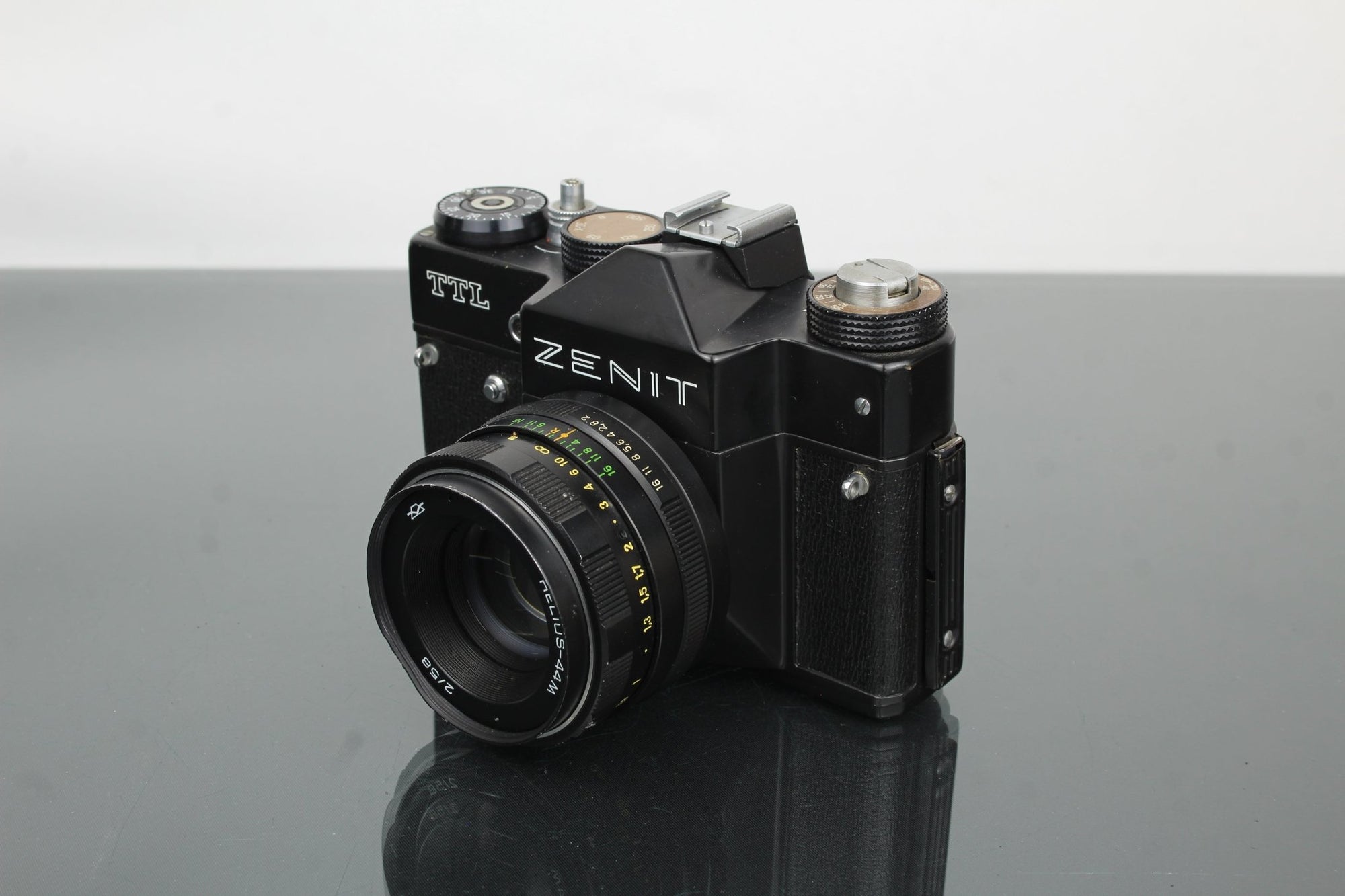 Zenit TTL + Helios 44M 2/58 - Dutch|Thrift