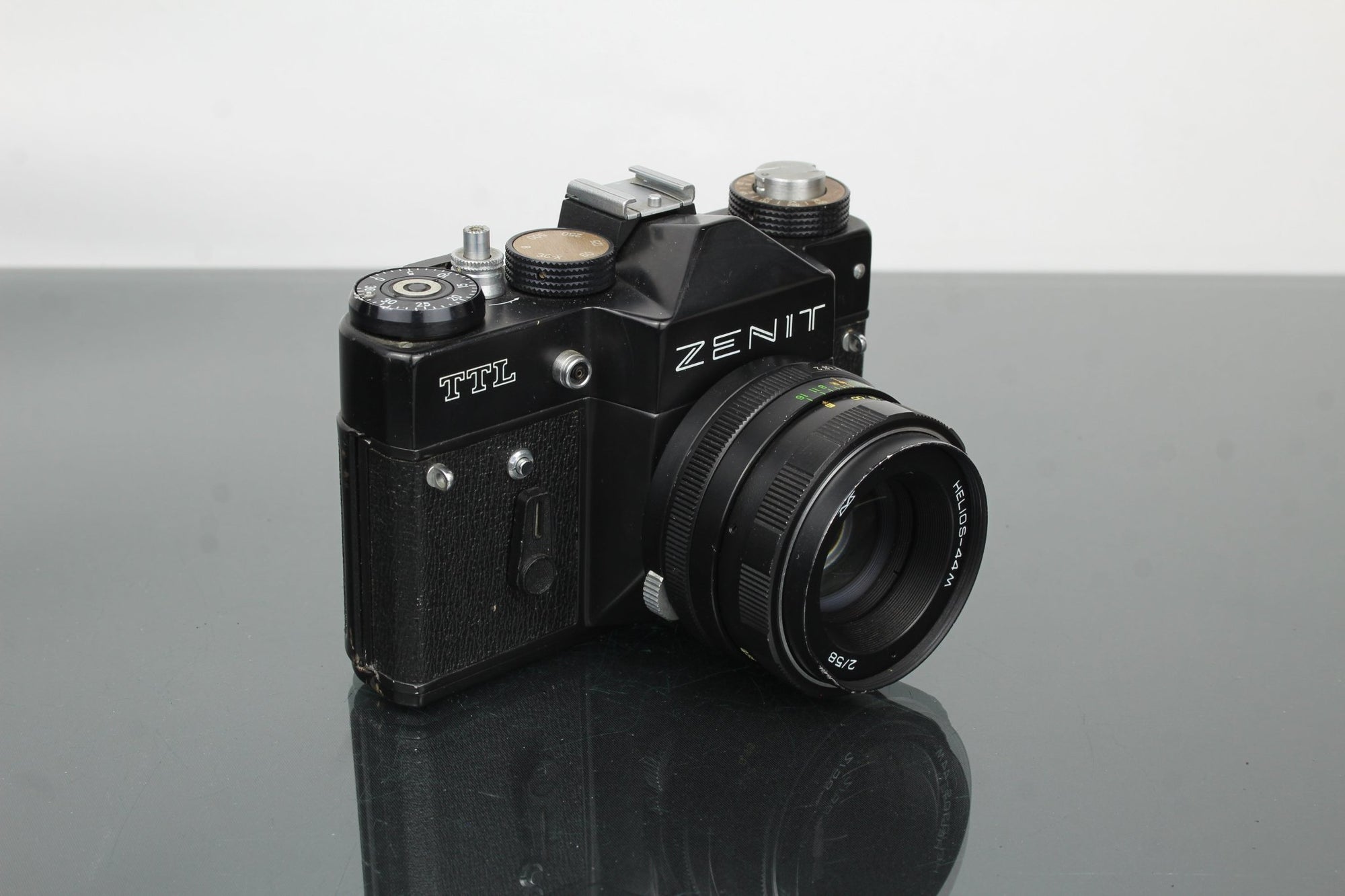 Zenit TTL + Helios 44M 2/58 - Dutch|Thrift