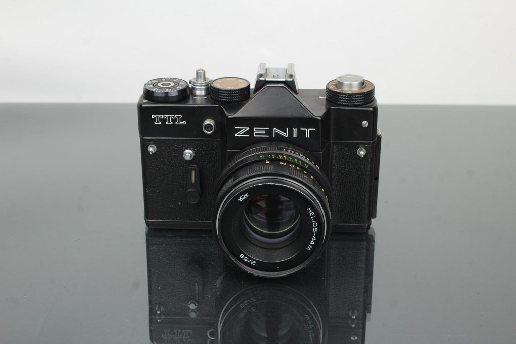 Zenit TTL + Helios 44M 2/58 - Dutch|Thrift